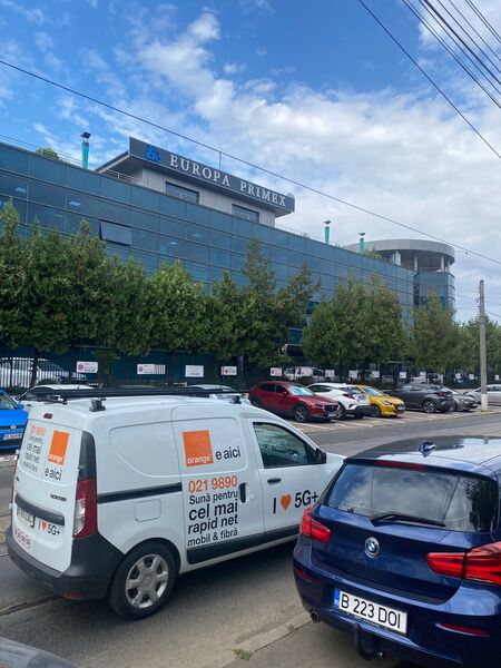 Paznic, portar pentru cladire birouri