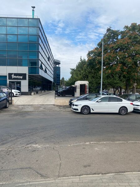 Paznic, portar pentru cladire birouri