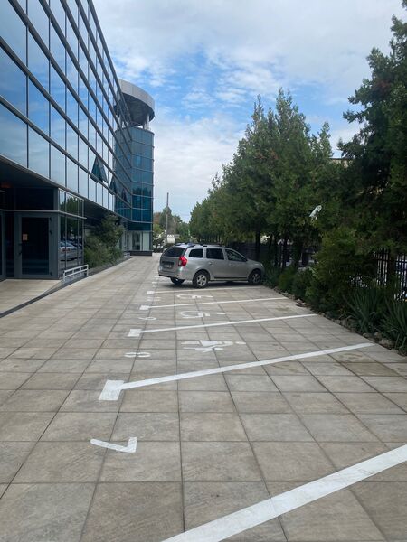 Paznic, portar pentru cladire birouri